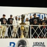 Banreservas entrega la copa de campeones a Leones Escogido