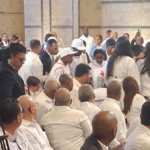 Padre de Ramfis Trujillo se desmaya durante misa Basílica