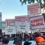 Agrónomos marchan al Palacio en demanda aumento salarial