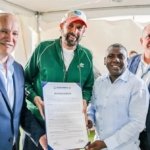 Alcaldía de Santiago honra al cantautor RD Juan Luis Guerra