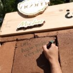 Decenas de personas participaron en “El Muro del Legado”, iniciativa de Living The Noom