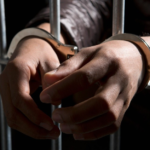 Dictan prisión contra una pareja quemó mano a niña de 10 años