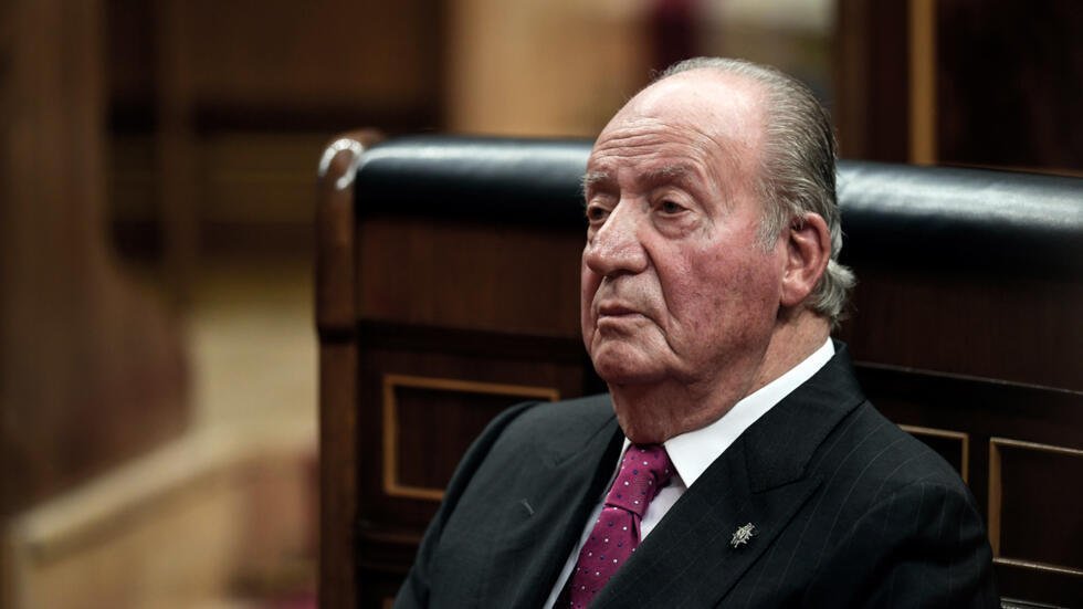 El rey emérito de España, Juan Carlos I, asiste a actos conmemorativos que marcan el 40 aniversario de la Constitución española, en el Parlamento de Madrid, el 6 de diciembre de 2018.