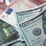 Dólar bajó 21 cts y el euro 2; eran vendidos $62.96 y $76.78