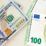 Dólar bajó 25 cts y el euro 32; eran vendidos $61.72 y $76.05