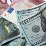 El dólar bajó 18 cts y el euro 16, eran vendidos a $61.38 y $70.99
