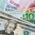 El dólar bajó 23 cts y el euro 20; eran vendidos a $61.56 y $75.56