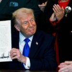 Entra en vigor el nuevo arancel global 15% impuesto por Trump