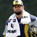 Gary Sánchez firma contrato con los Cerveceros Milwaukee