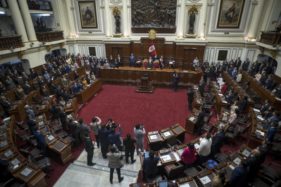 El actual Congreso peruano cuenta con 130 miembros. Dicha cifra se incrementará a 190 en julio de este año, tras las próximas elecciones y el restablecimiento de la bicameralidad.
