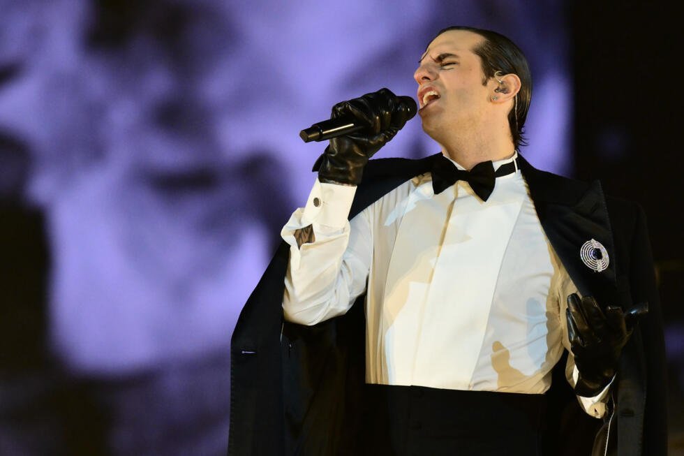 El cantante Achille Lauro actúa durante la ceremonia de clausura de los Juegos Olímpicos de Invierno de Milán-Cortina. En Verona (norte de Italia), el 22 de febrero de 2026