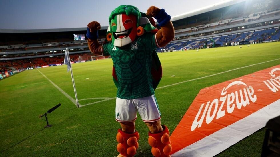 Amistoso internacional - México v Islandia - Estadio Corregidora, Santiago de Querétaro, México - 25 de febrero de 2026 La mascota de México Zayu el Jaguar dentro del estadio antes del partido