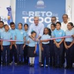 Presidente Luis Abinader entrega dos techados de cancha en centros educativos de Santiago Rodríguez