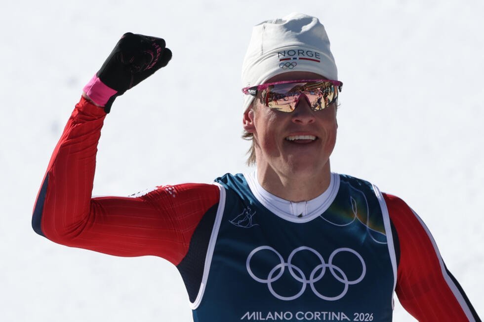 Johannes Klaebo festeja su victoria en el esprint por equipos con Noruega en el esquí de fondo de los Juegos de Invierno de Milán-Cortina, que supuso su décimo título olímpico. En Tesero (norte de Italia), el 18 de febrero de 2026