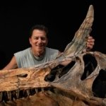 Un espinosaurio con cresta en la cabeza y hallado tierra adentro sacude a la paleontología