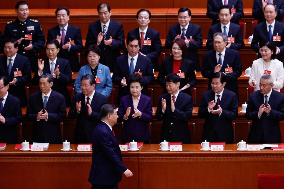 El presidente chino, Xi Jinping, llega a la sesión de clausura de la Asamblea Popular Nacional (APN) en el Gran Salón del Pueblo en Beijing, China, el 12 de marzo de 2026.