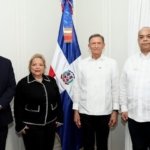Canciller Roberto Álvarez recibe a la decana del Cuerpo Consular en reunión de trabajo