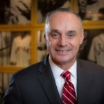 Comisionado MLB resalta apoyo del presidente Luis Abinader para avances de la liga en RD