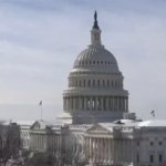 De los tiroteos de ICE a los contratos publicitarios: los escándalos que definieron la salida de Kristi Noem