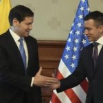 Ecuador expulsa del país al personal diplomático cubano y retira a su embajador en La Habana