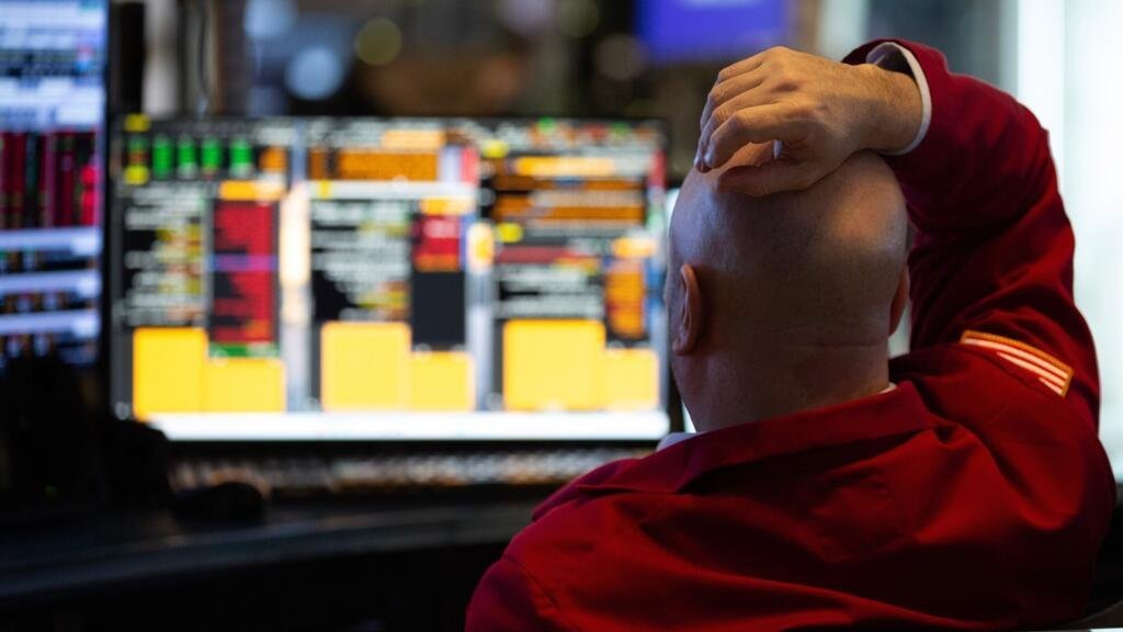 Los operadores trabajan en el piso de la Bolsa de Nueva York en Nueva York, jueves 12 de marzo de 2026.