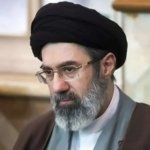 El nuevo líder supremo de Irán desafía a EU, pide cerrar Ormuz