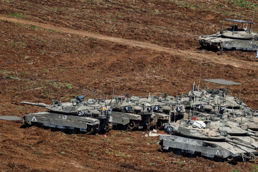Tanques israelíes cerca de la frontera, tras una escalada entre Hezbolá e Israel en medio del conflicto entre Estados Unidos e Israel con Irán, en el lado israelí de la frontera entre Israel y el Líbano, en el norte de Israel, el 9 de marzo de 2026.