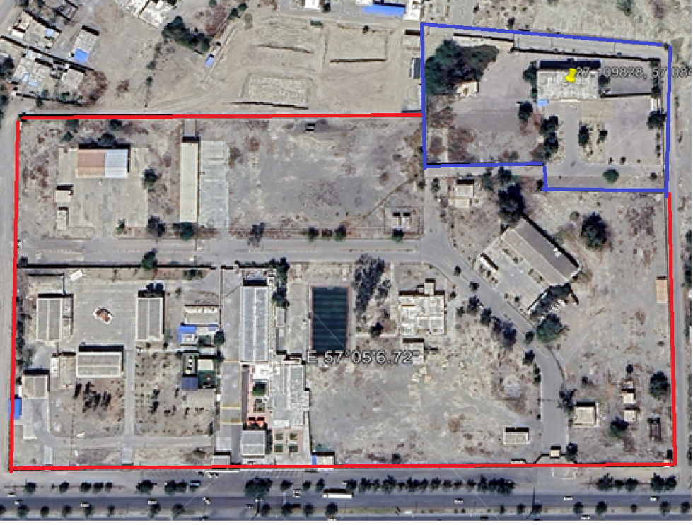 Imagen satelital del cuartel de Sayyid al-Shohada (marcado en rojo) y de la escuela de niñas de Minab (marcado en azul).