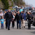 Estados Unidos: hombre muere en un tiroteo con la Policía tras impactar su auto contra una sinagoga