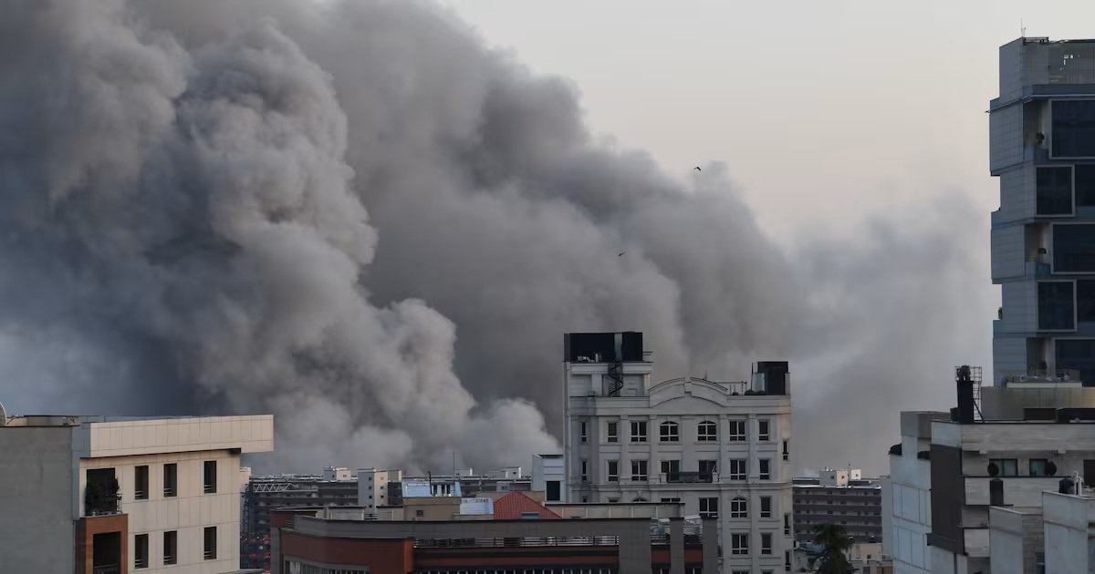 Irán confirma 1.200 muertos y 10.000 heridos en ataques EEUU imagen