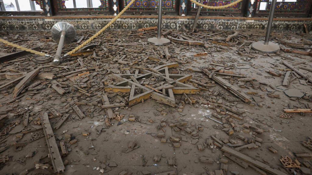 Escombros en el monumento histórico del Palacio de Golestán tras los daños causados por un ataque israelí y estadounidense, en el marco del conflicto entre Estados Unidos e Israel con Irán, en Teherán (Irán), el 3 de marzo de 2026