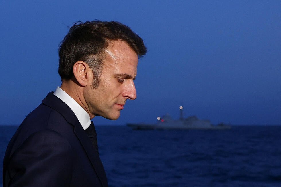 El presidente francés Emmanuel Macron a bordo del portaaviones Charles de Gaulle el 9 de marzo de 2026, en el mar Mediterráneo.