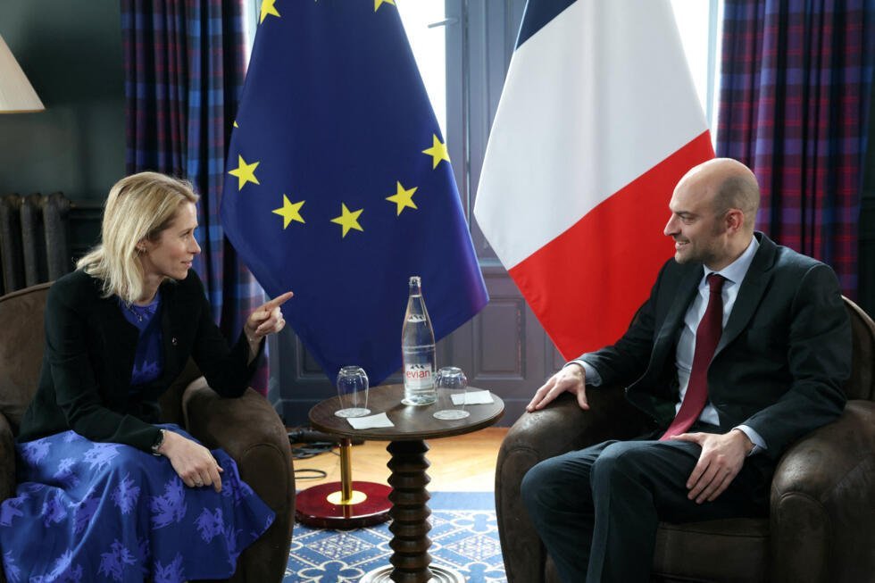 La Alta Representante de la Unión Europea para Asuntos Exteriores y Política de Seguridad y Vicepresidenta de la Comisión Europea, Kaja Kallas, se reúne con el Ministro de Asuntos Exteriores de Francia, Jean-Noël Barrot, durante un encuentro bilateral celebrado al margen de la reunión de Ministros de Asuntos Exteriores del G7 con los países socios en la Abadía de Vaux-de-Cernay, en Cernay-la-Ville, a las afueras de París, Francia, el 26 de marzo de 2026.
