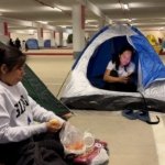 Protegidos por un parqueadero: en Haifa, la guerra de Israel subraya la precariedad de los refugios