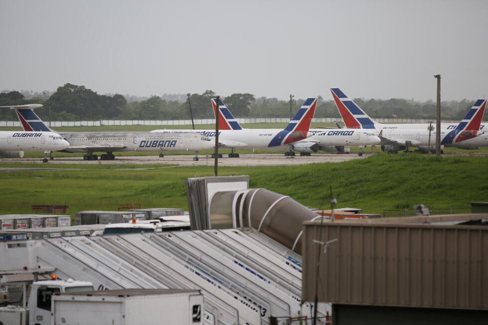 Aviones de la aerolínea estatal cubana Cubana de Aviación se ven estacionados en el Aeropuerto Internacional de La Habana, en La Habana, Cuba, el 14 de junio de 2018. Fotografía tomada el 14 de junio de 2018.