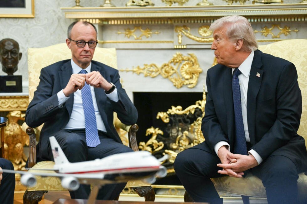 Le président américain Donald Trump rencontre le chancelier allemand Friedrich Merz dans le bureau ovale de la Maison Blanche à Washington, DC, le 3 mars 2026