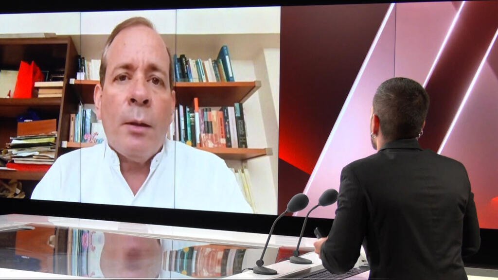 Juan Pablo Guanipa, exgobernador de Zulia y líder de Primero Justicia, durante una entrevista en France 24 en la que se refiere sobre la situación política de Venezuela y su experiencia personal con la que califica una "persecución del régimen".