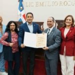 AYUNTAMIENTO DEL DISTRITO NACIONAL RECONOCE TRAYECTORIA Y APORTES DE LUIS VERAS AL SERVICIO PÚBLICO