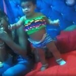 Arrestan padre niña hallada muerta dentro de una mochila