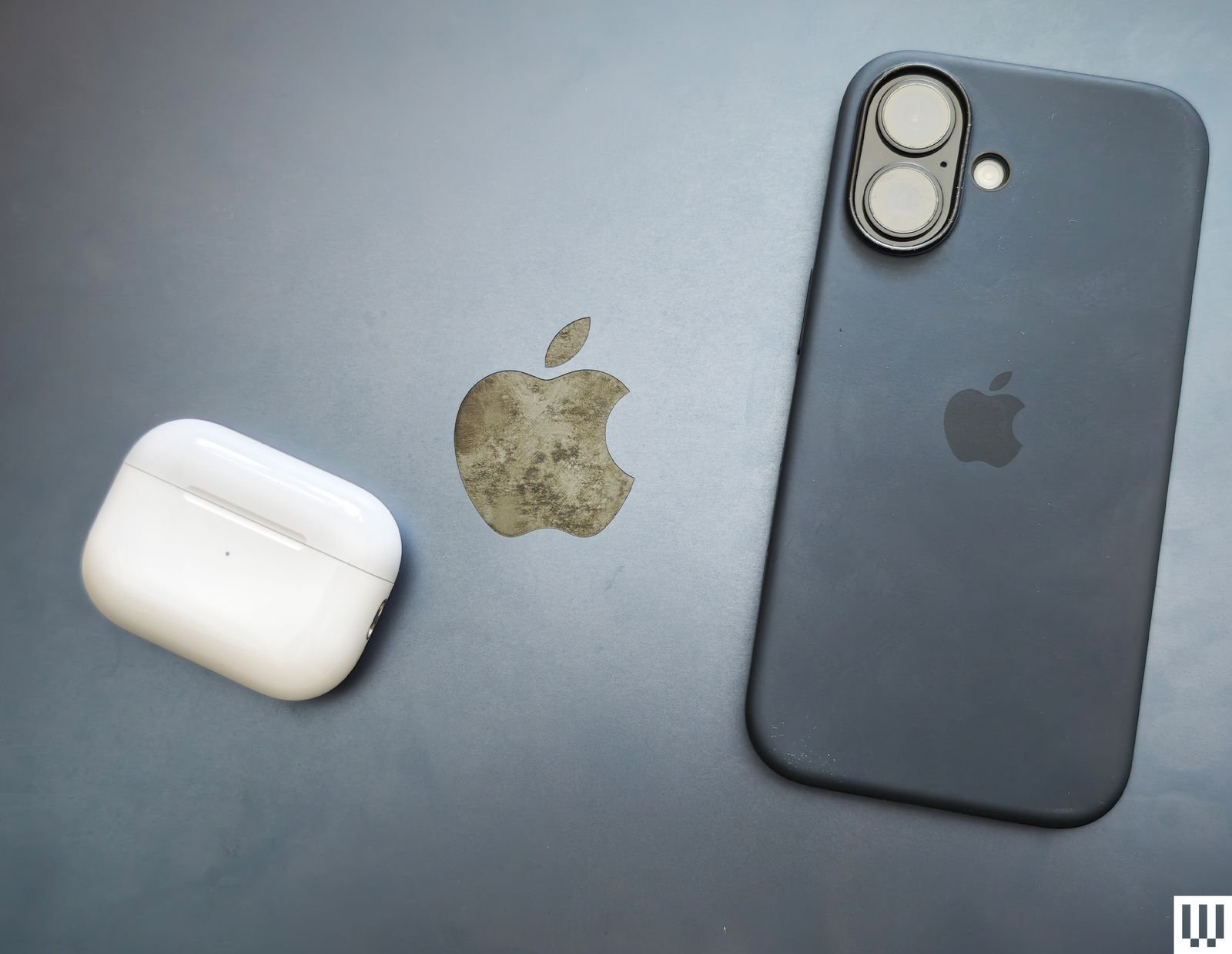 varios productos apple iphone airpods macbook