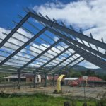 JARABACOA: Inician el techado construye gobierno Manabao